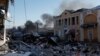 Разрушения от руски удар по източния украински град Бахмут по време на 36-часовото примирие, обявено от Москва.