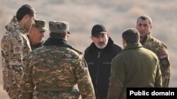 Armenia - Prime Minister Nikol Pashinian visits Armenian army positions on the borer with Azerbaijan, December 31, 2022.