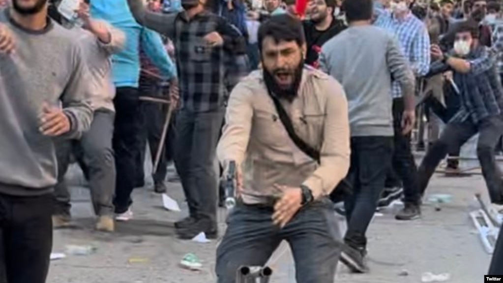 حضور نیروهای موسوم به «لباس‌شخصی» در دانشگاه آزاد تهران، شمال