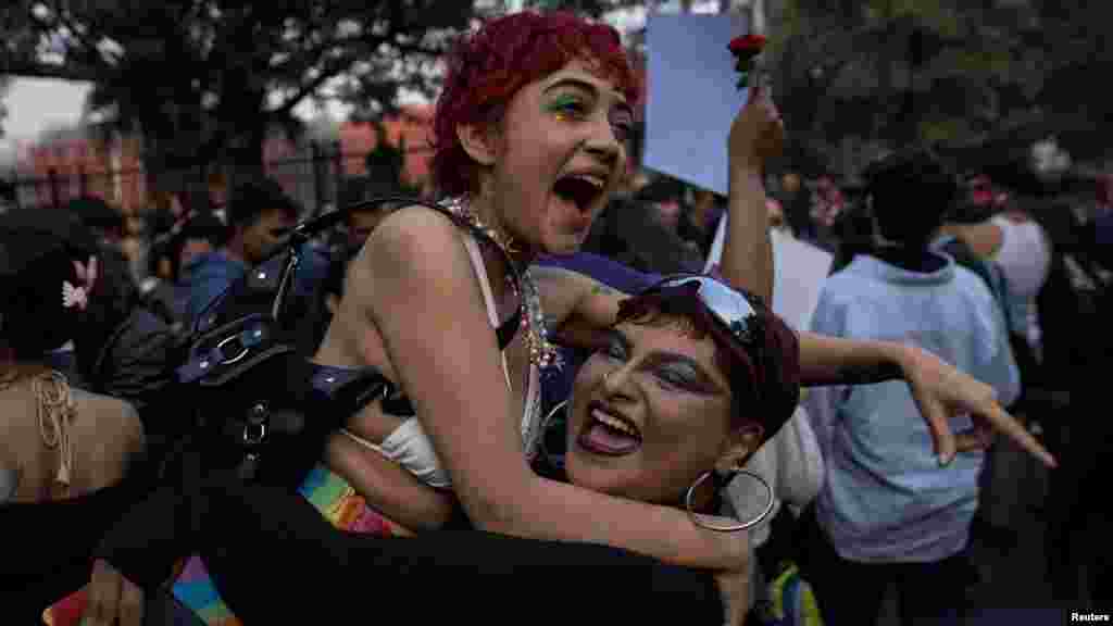 Zahtev je podnet pet godina nakon što je u Indiji ukinut zakon o zabrani homoseksualnosti koji potiče iz britanske kolonijalne ere.