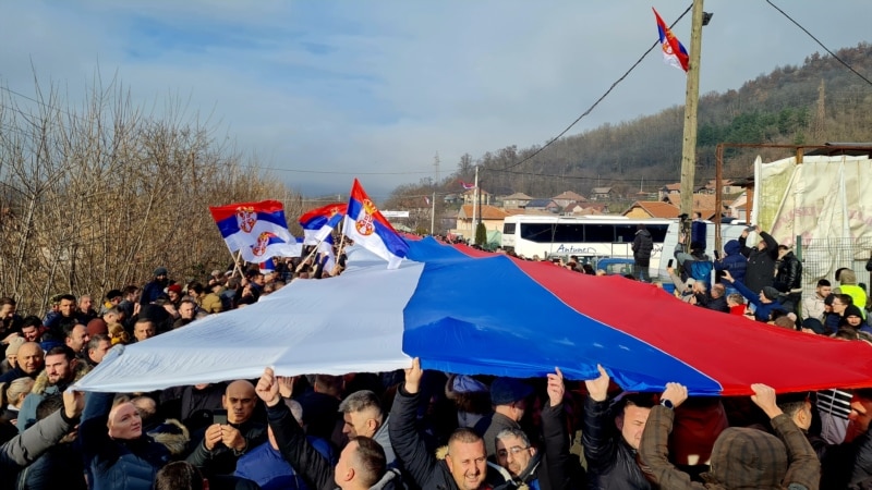 Srbi na protestu izneli tri uslova da uklone barikade sa severa Kosova