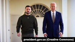 Presidenti i Ukrainës, Volodymyr Zelensky, dhe presidenti i Shteteve të Bashkuara, Joe Biden, në Shtëpinë e Bardhë. Uashington, 21 dhjetor 2022.