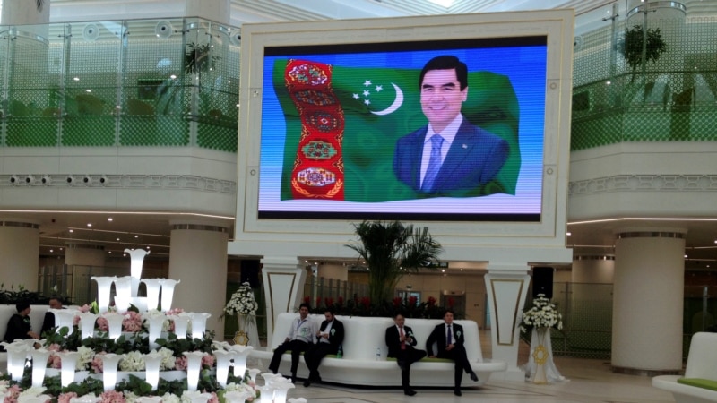 Türkmen ýolbaşçylarynyň  suratlary, gaznasy üçin ilatdan pul ýygnamak 'möwsümi' başlandy