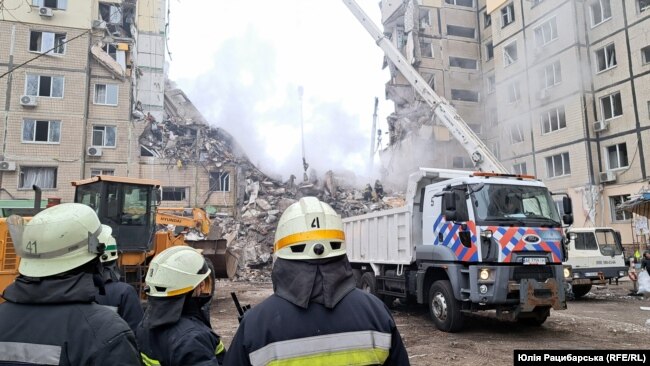 Триває розбирання завалів