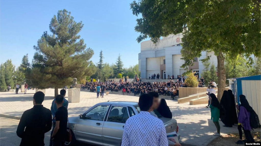 تجمع اعتراضی دانشجویان دانشگاه ارومیه در روز یازدهم مهر