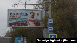 Руската пропаганда в Херсон, който беше под окупация от 3 март до 11 ноември 2022 г., след което руската армия се оттегли заради контранастъплението на Въоръжените сили на Украйна