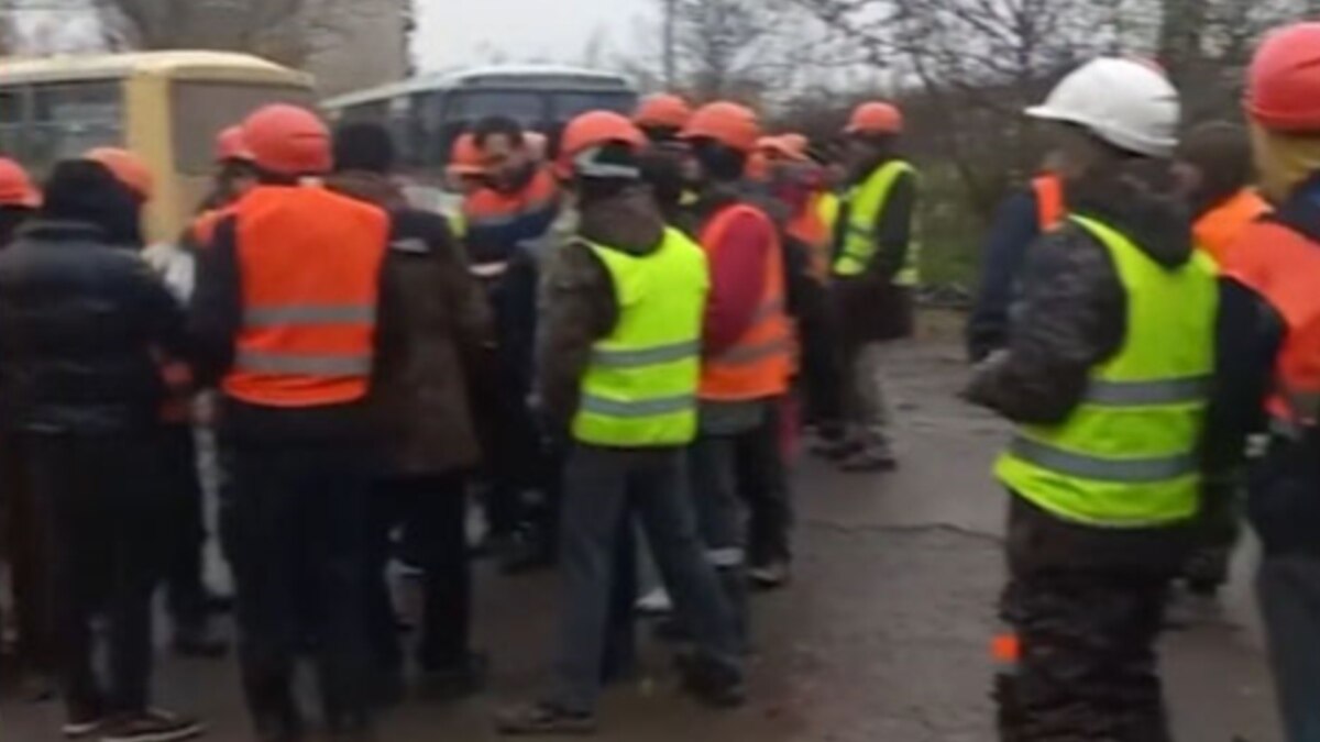 Big Money Promises Don't Materialize For Tajik Migrants 'Lured' To Mariupol From Russia - Vimarsana News