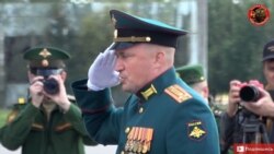 Un soldat rus spune că un comandant a înjunghiat mortal o femeie ucraineană