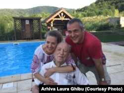 Laura Ghibu Ventimiglia și soțul, revedere cu bunicul