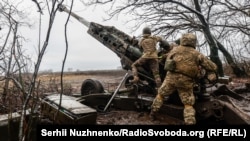 Українські військові застосовують 155 мм британсько-американську гаубицю М777, яку передали США