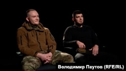 Олександр, ліворуч, та Денис, праворуч – солдат «РДК» і командир цього підрозділу у складі ЗСУ