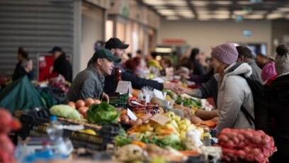 Служебният кабинет установи надценки на хранителни продукти които доближават 100