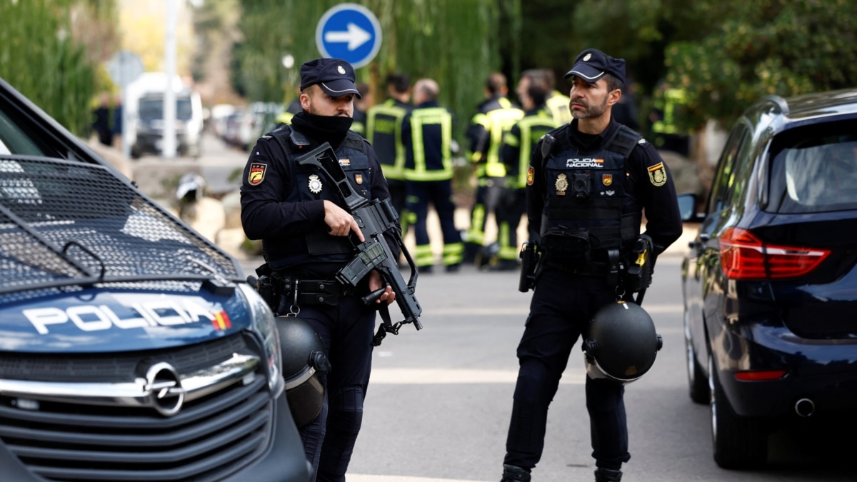 прем’єр та Міноборони отримали конверти з вибухівкою, Мадрид посилює охорону – ЗМІ