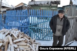 Журналісти допомогли пенсіонеру: йому привезли дрова