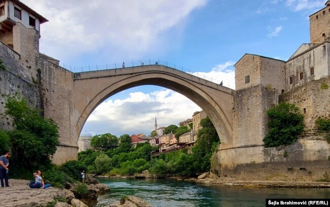 Zvaničnici u Mostaru navode i da osam miliona maraka, koje je izdvojila Vlada Federacije BiH, neće biti dovoljno za izgradnju olimpijskog bazena.