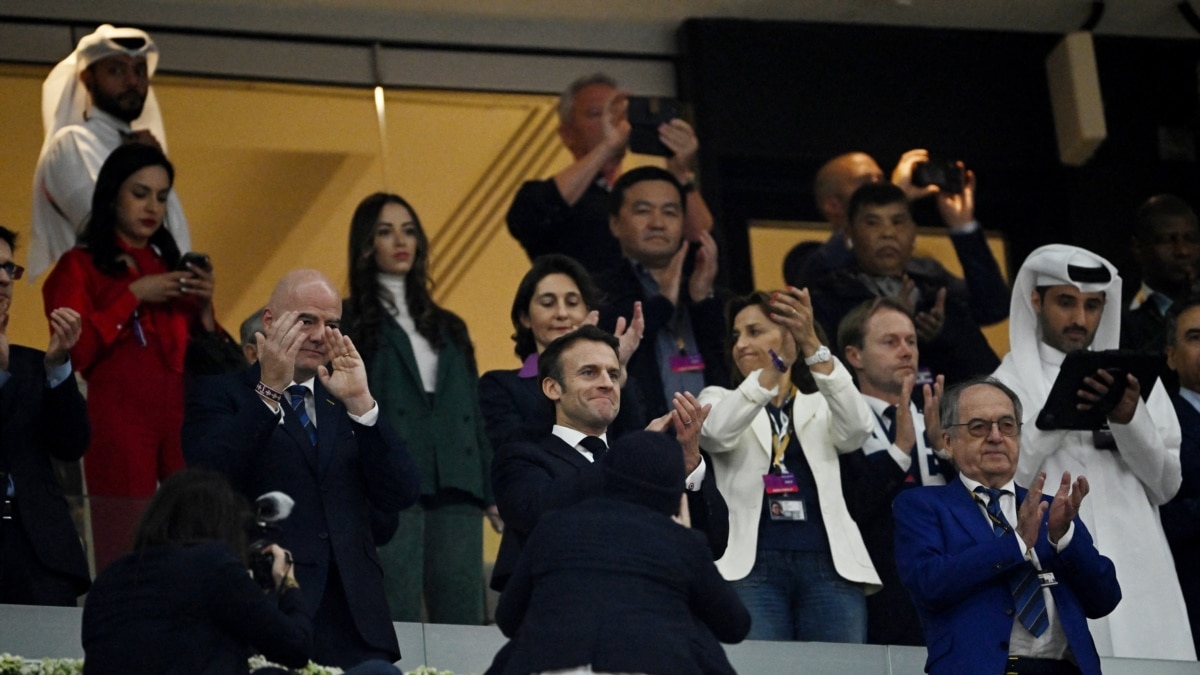 Макрон оправдывается из-за поездки в Катар на футбол – «не чувствую ...