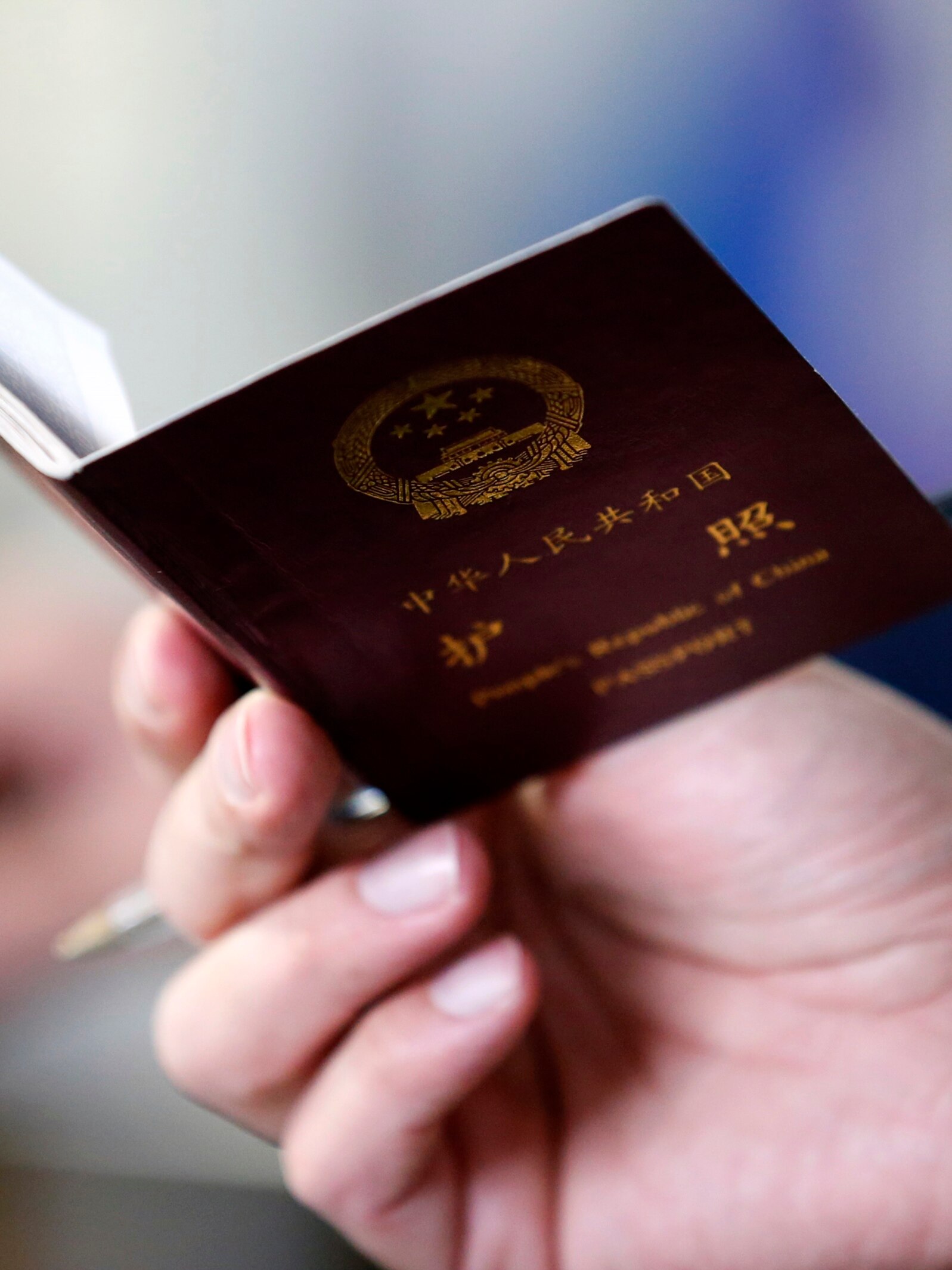 România are una din cele mai mari rate de respingere a vizelor pentru SUA. În ultimii 10 ani, procentul de respingere a fost în jur de 10%. 