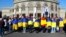 Refugiați ucraineni alături de activiști ai societății civile armene, protestând la Erevan față de vizita președintelui rus Vladimir Putin în Armenia, la un summit OTSC
