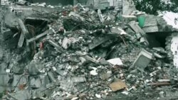 Potraga za preminulima pod ruševinama u Izjumu