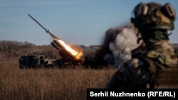 Forțele ucraninene lanseză o rachetă Burevi în regiunea Donețk, 29 noiembrie 2022.