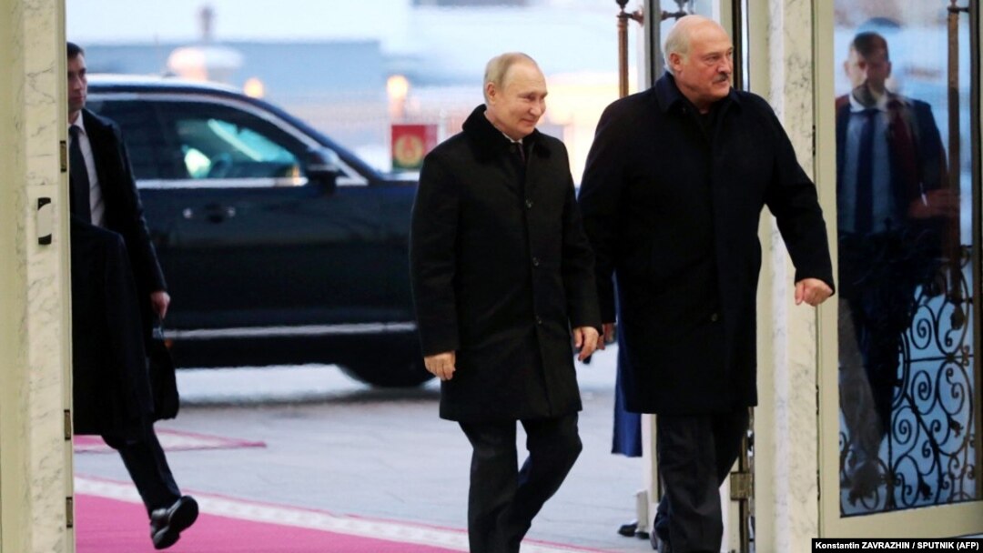 Vladimir Putin, președintele Rusiei, alături de Alekandr Lukașenko, cel al Belarusului. 