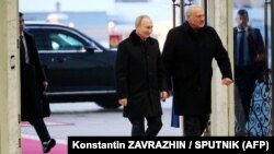 Vladimir Putin, președintele Rusiei, alături de Alekandr Lukașenko, cel al Belarusului. 