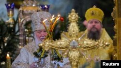 საილუსტრაციო ფოტო. რუსეთის პატრიარქი კირილე ღვთისმსახურების დროს