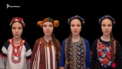 Кримчанка вітає з Різдвом та співає «Щедрик» на 4 голоси (відео)