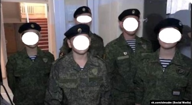 Ученики школы № 5 Симферополя, которые, по утверждению директора школы, «мечтают стать военными»