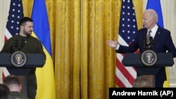 Президент Украины Владимир Зеленский (слева) и президент США Джо Байден на пресс-конференции в Белом доме. Вашингтон, 21 декабря 2022 год