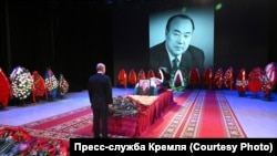 Путин Рәхимов белән хушлаша