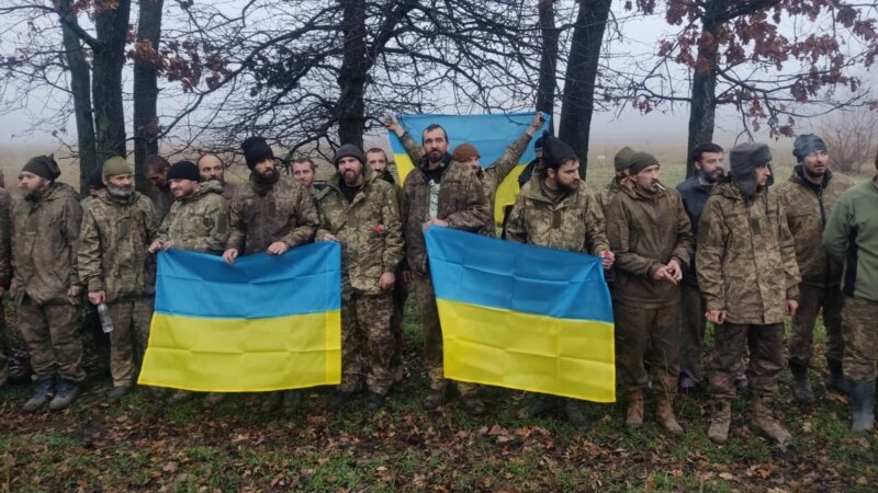 Ukrayina Silâlı Quvetleriniñ 64 arbiyi ve ABD vatandaşı Rusiye esirliginden azat etildi