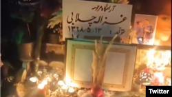 21-nji dekabrda adamlar soňky protestleriň dowamynda öldürilen merhumyň mazaryna geldiler.