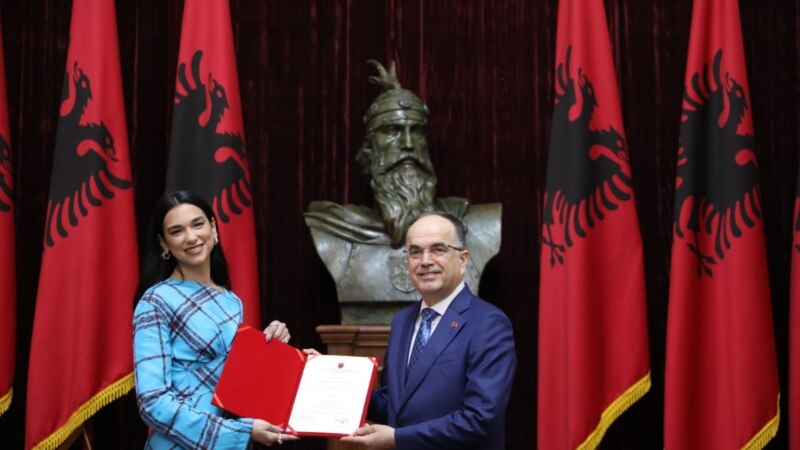 Këngëtarja Dua Lipa merr nënshtetësinë shqiptare