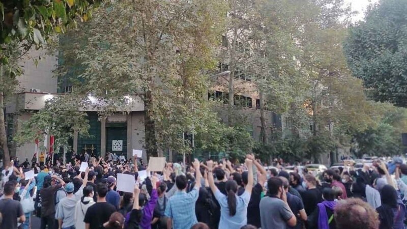 More Than 40 Iranian Lawyers Detained So Far During Protests