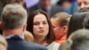  Țihanovskaia, în vârstă de 40 de ani, a fugit din Belarus după ce a candidat la președinție în 2020 împotriva autocratului Alexandr Lukașenko.
