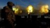 Украинские военные ведут огонь из зенитной установки на окраине Бахмута, 10 января 2023 года