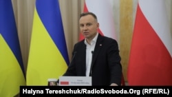 Президент Польщі Анджей Дуда запропонував розв’язання зернового питання з Україною, наголосивши, що «Варшава не зможе сама вирішити проблему»