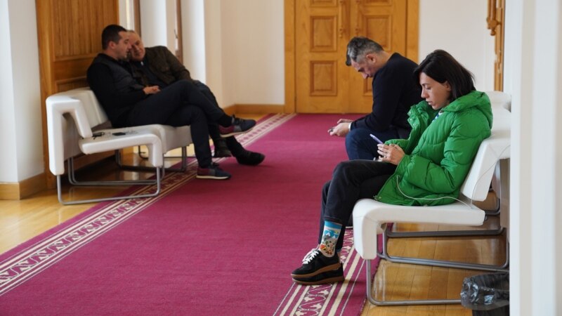 В здании парламента Грузии голодают уже четверо соратников Саакашвили