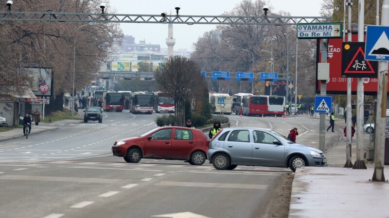 Советот на Град Скопје без одлука за проблемот со приватните автобуски превозници