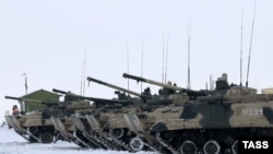 Ростовська область, бронетранспортери БМП-3 на військових навчаннях в січні 2022 року