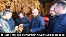 Премиерот Димитар Ковачевски во посета на откупна станица за тутун во Прилеп, 28 ноември 2022