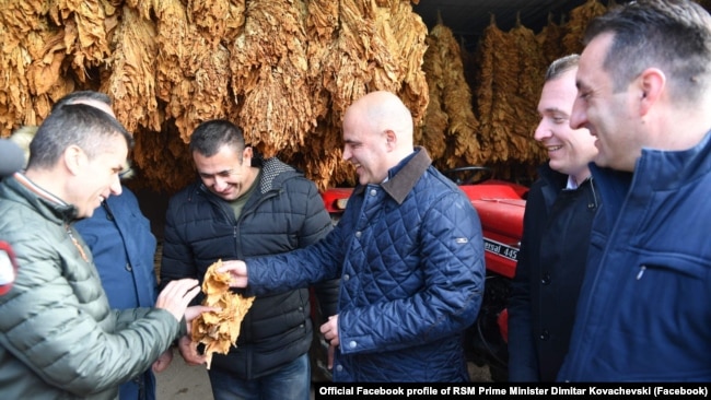 Премиерот Димитар Ковачевски во посета на откупна станица за тутун во Прилеп, 28 ноември 2022