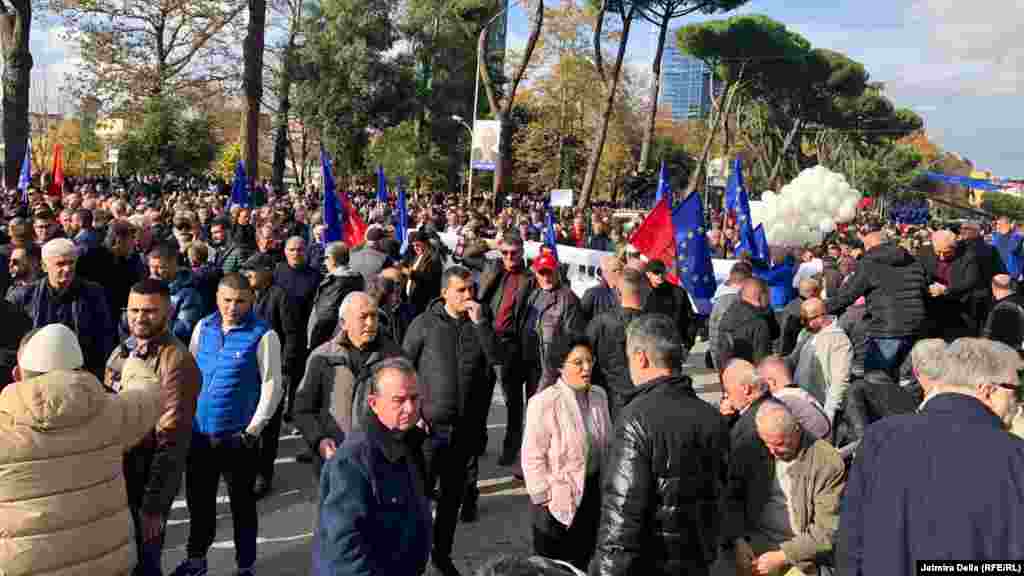 Salji Beriša je pre dan rekao da protest ne ugrožava &quot;bezbednost evropskih prijatelja&quot;, ali je dodao da &quot;Rama i njegova vlada&quot; predstavljaju pretnju Albaniji.