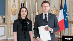 Ադրբեջանի նորանշանակ դեսպան Լեյլա Աբդուլաևան իր հավատարմագրերն է հանձնում Ֆրանսիայի նախագահ Էմանյուել Մակրոնին, հունվար, 2023թ.