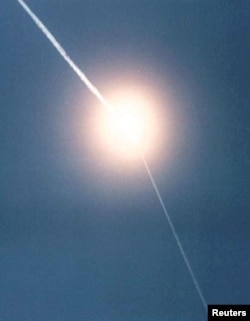 Një raketë Patriot që godet një objektiv të improvizuar gjatë një prove në SHBA më 2000.