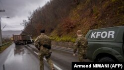 Ushtarë të KFOR-it në veri të Kosovës, dhjetor 2022.