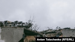 Снаряды в домах. Разбитое Благодатное в Херсонской области (фотогалерея)