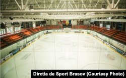 Patinoarul olimpic din Brașov este unul din cele mai moderne din țară, singurul din afara județelor cu populație în mare proporție maghiară, construit în ultimii ani.