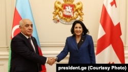 აზერბაიჯანის პრემიერ-მინისტრი ალი ასადოვი, საქართველოს პრეზიდენტი სალომე ზურაბიშვილი 